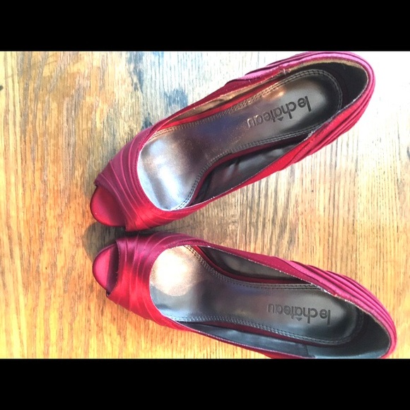 Le Chateau red heels **SOLD** - Picture 2 of 5